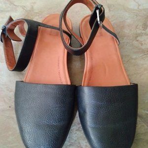 Fitflop Black and Tan Sandals